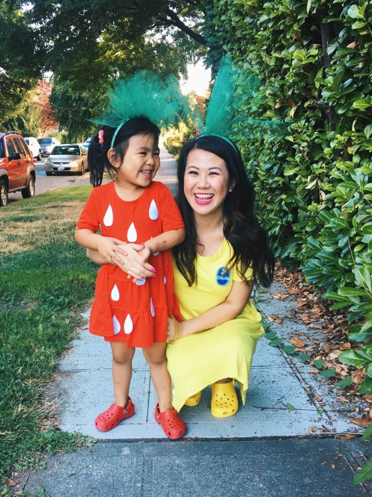 Easy Strawberry and Banana Costumes for mommy and daughter