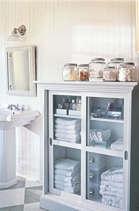 5 storage solutions for small bathrooms, bathroom storage ideas, bathroom organization, bathroom organizing ideas, how to organize a small bathroom, how to utilize space in a small bathroom, small bathroom storage, organization tips, home tips, organizing tips, home edit, bathroom shelving inspiration, bathroom shelving ideas, bathroom inspiration