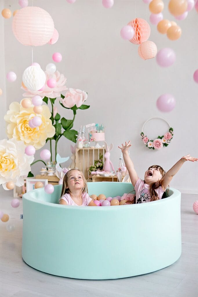 Indoor Foam ball pit and balls for kids