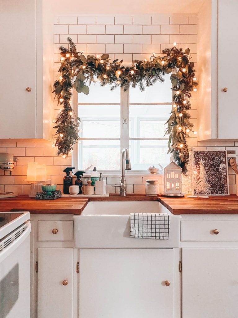 Christmas Garland Kitchen Window Ideas