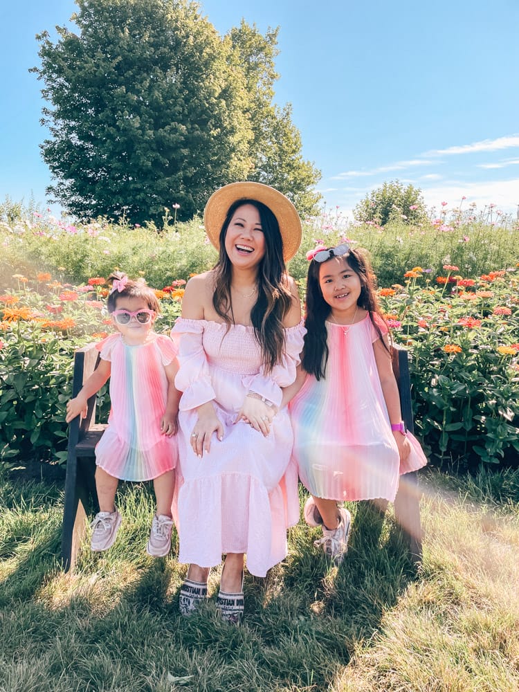 mother and daughter spring pictures outfits
